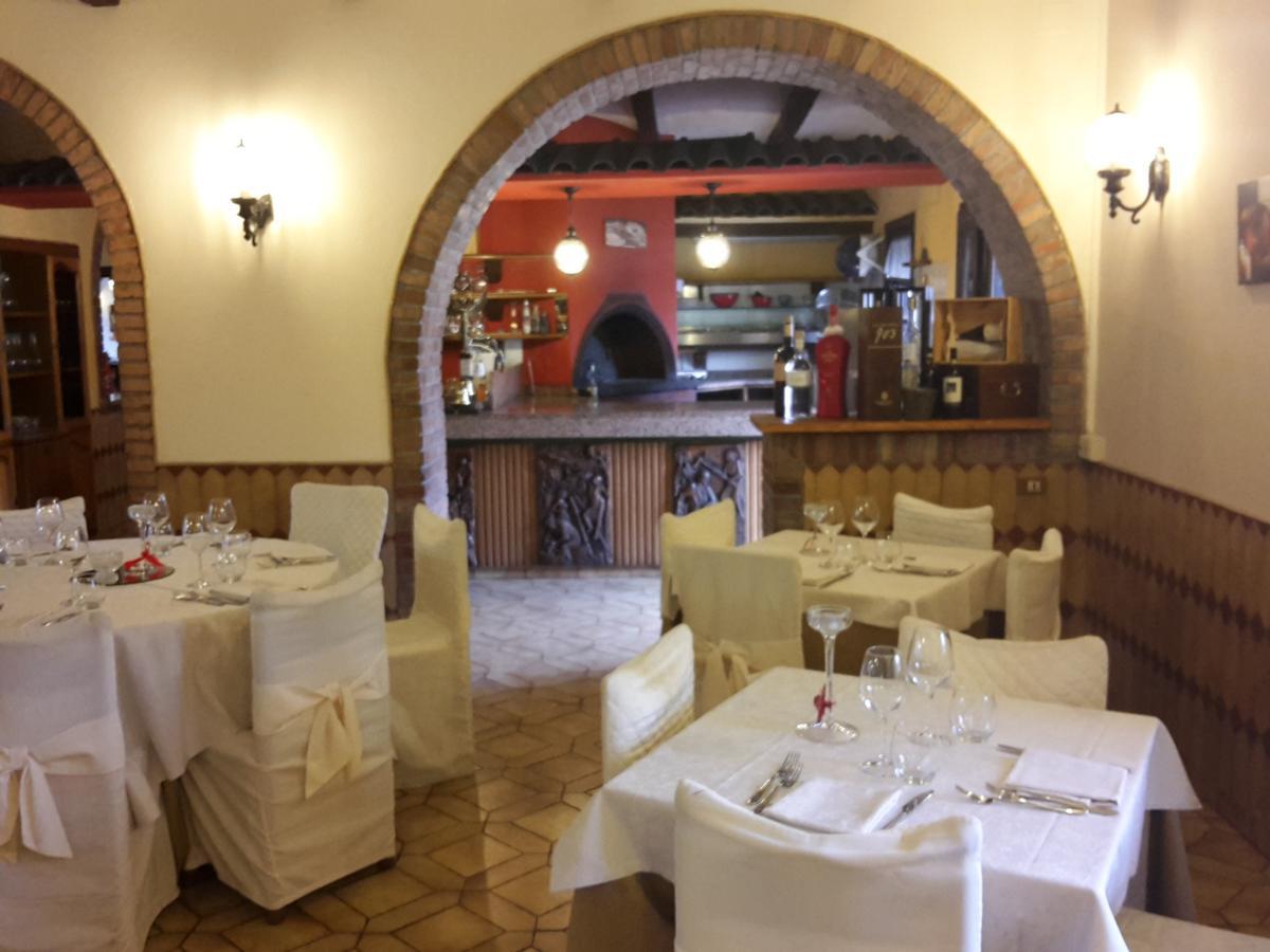 Antico Casale Le Fossate Hotel Giove Luaran gambar