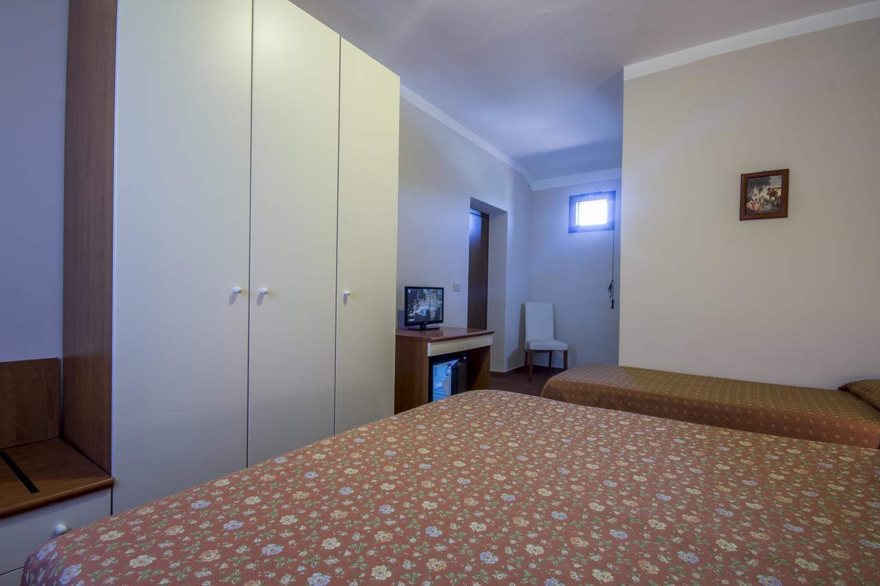 Antico Casale Le Fossate Hotel Giove Luaran gambar